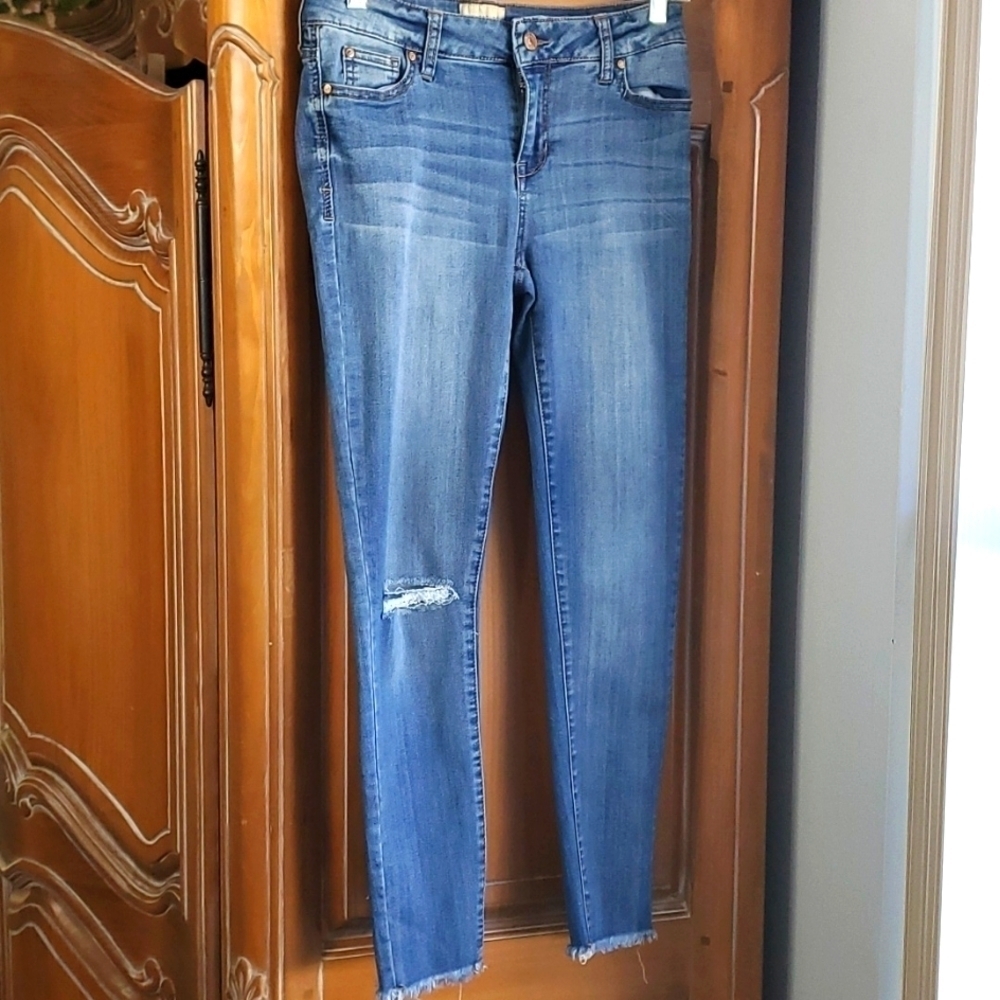 Celebrity pink blue jeans, size 4, mid rise skinny ankle.  Stretch. Very cute‎